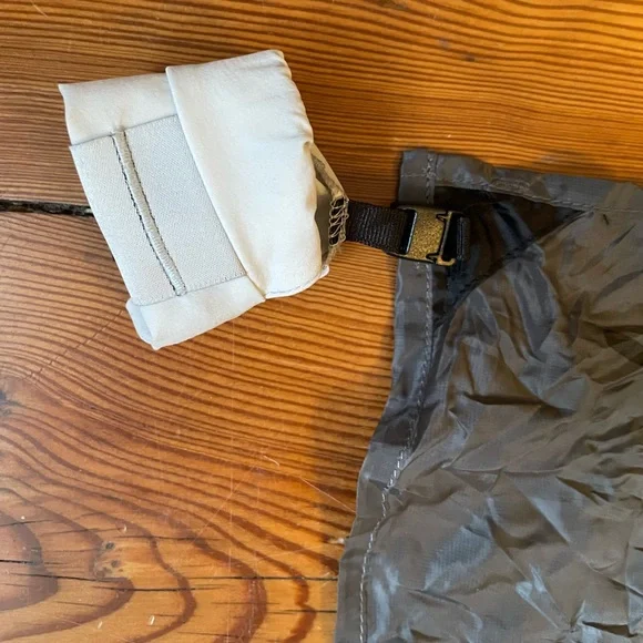 NWOT Matador Pocket Blanket Mini, Arctic White - Picture 5 of 8